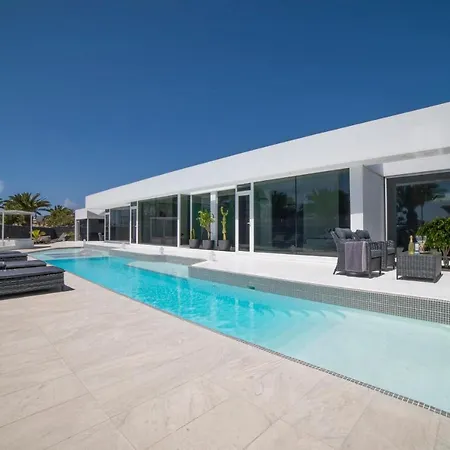 Odyssey With Private Heated Pool In * Playa Blanca (Lanzarote)