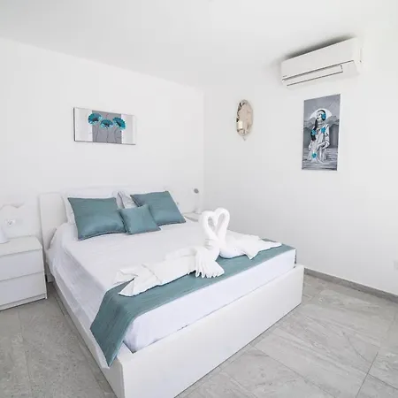 Odyssey With Private Heated Pool In