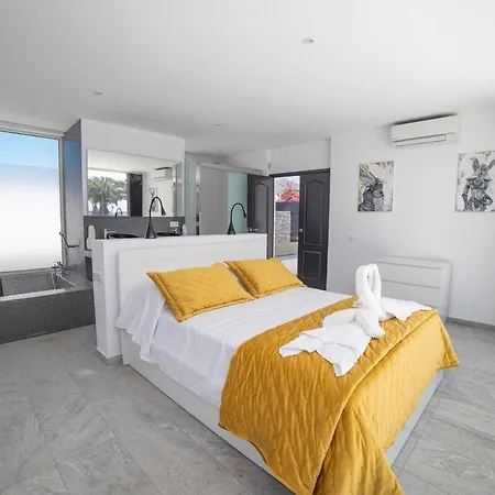 Odyssey With Private Heated Pool In * Playa Blanca (Lanzarote)