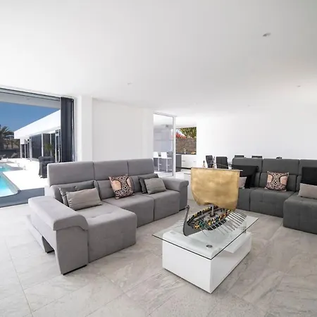 Odyssey With Private Heated Pool In Willa