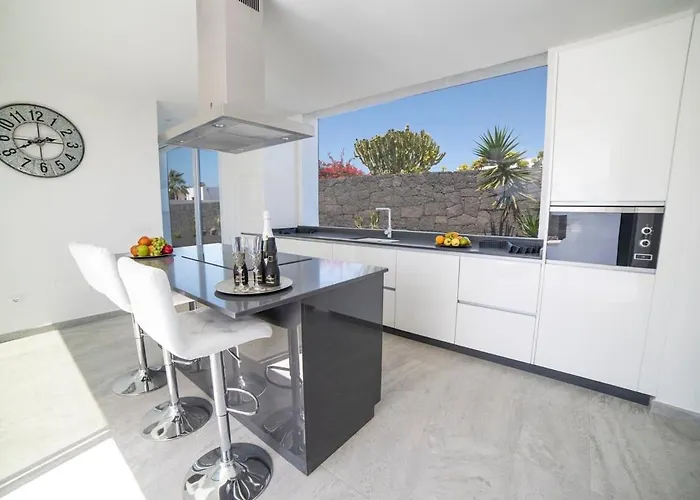 Odyssey With Private Heated Pool In Villa Playa Blanca (Lanzarote)