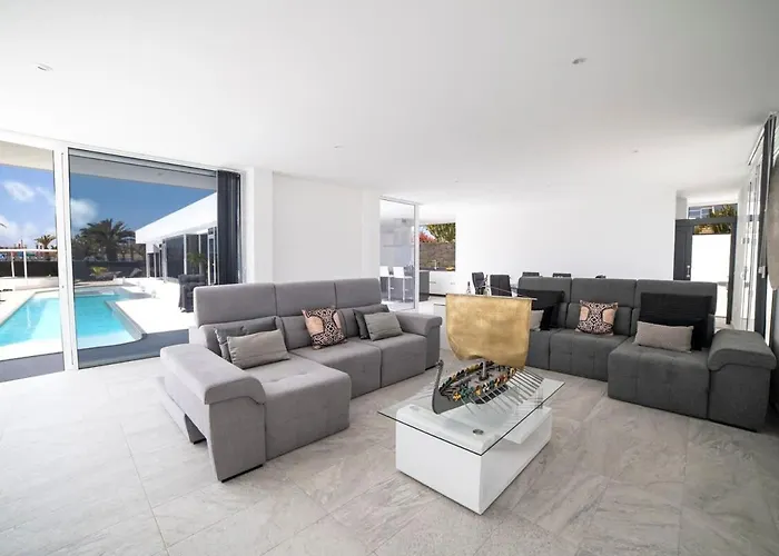 Odyssey With Private Heated Pool In Villa